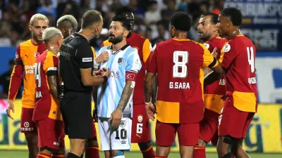 Eski hakemler Erzurumspor FK - Galatasaray maçını değerlendirdi: İlk golden önce kaleciye faul var mı?