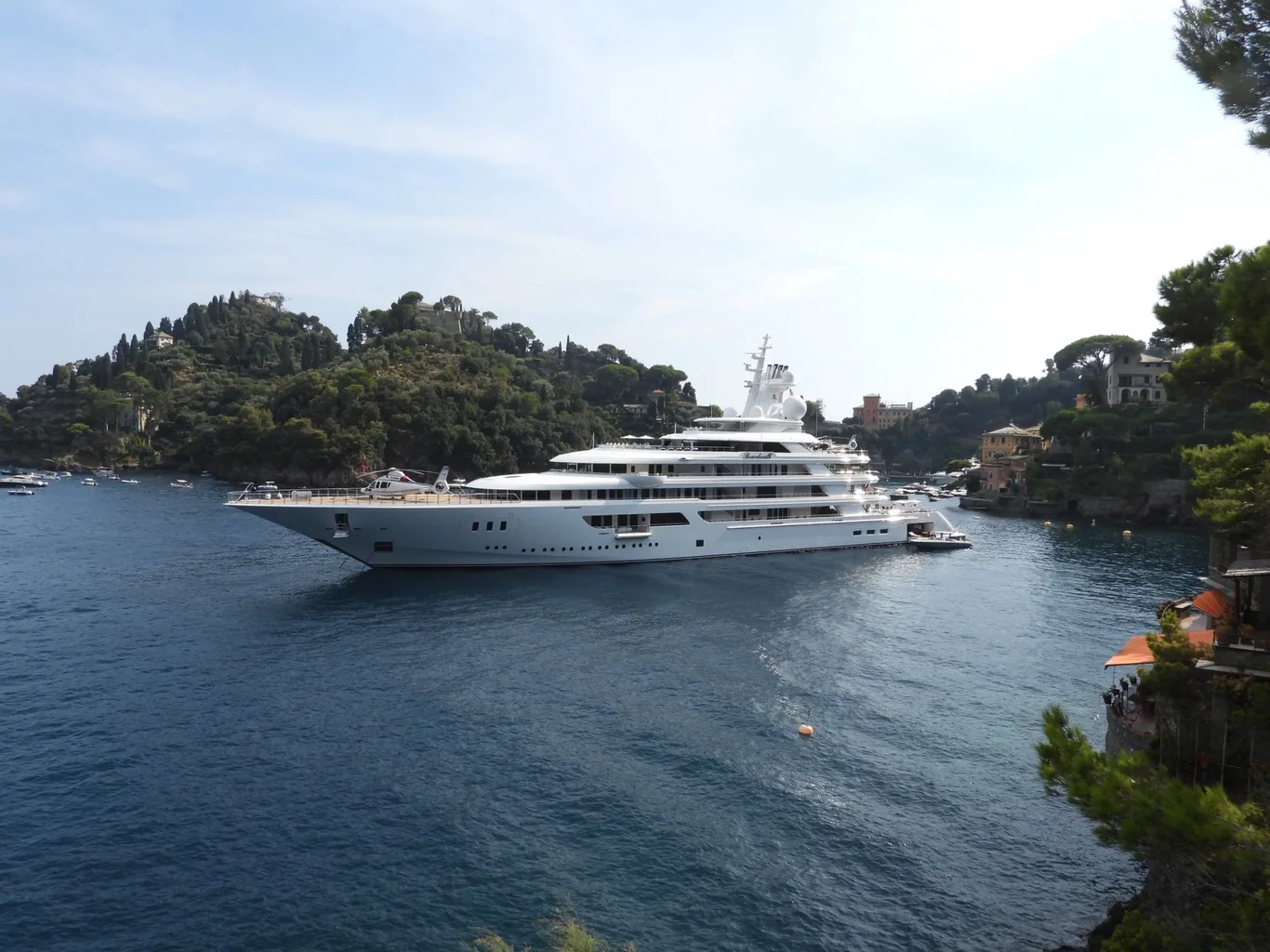 450 milyon dolarlık mega yatta tatil