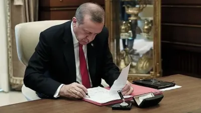 Resmi Gazete'de yayımlandı: Bakanlıklarda ve bürokraside üst düzey görevden almalar