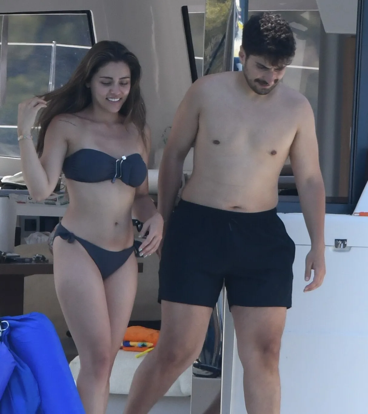 Teknede aşk dolu tatil