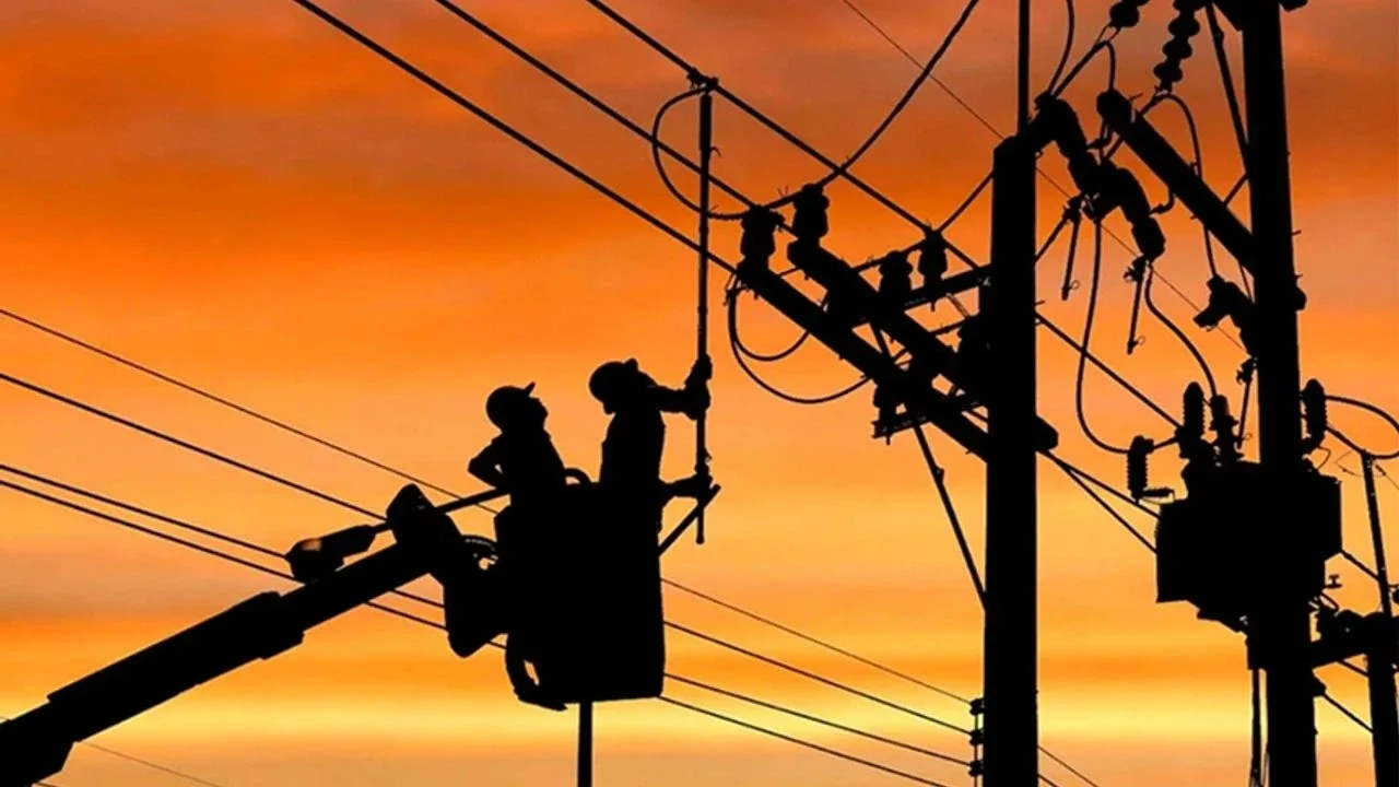 Gediz Elektrik İzmir kesinti nasıl sorgulanır?Planlı elektrik kesintileri hakkında anlık bilgi edinmek, arıza bildiriminde bulunmak ya da çalışmaların gidişatını öğrenmek isteyen vatandaşlar ALO 186 Elektrik Arıza hattını 7/24 arayabilir veya Gediz Elektrik resmi internet sitesi üzerindeki sorgulama ekranını ziyaret edebilir.