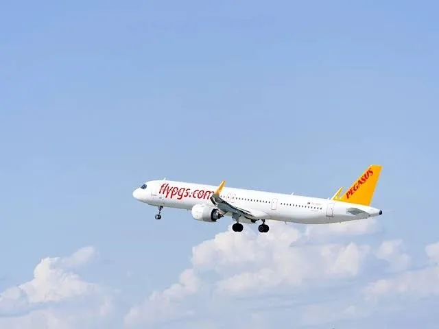 Pegasus kampanyası hangi tarihlerde geçerli?Pegasus yurtdışı kampanyasında seyahat dönemi 5 Ekim 2026 ile 27 Mart 2027 arasını kapsıyor. Yolcular bu tarih aralığında kampanyaya dahil edilen uçuşlarda uygun fiyatlı bilet seçeneklerinden yararlanabilecek.Ancak 15,99 Euro başlangıç fiyatının tüm uçuşlarda geçerli olmadığı ve kampanyanın belirlenen hatlar ile sınırlı olduğu unutulmamalı. Bilet satın alma aşamasında seçilen uçuşun kampanya koşullarına uygunluğu ve güncel fiyatı kontrol edilebilecek.