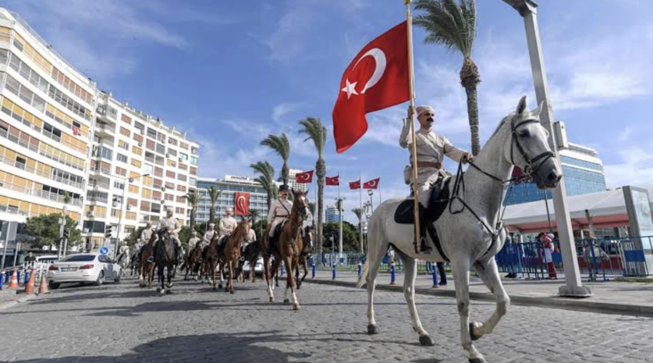 9 Eylül Resmi Tatil mi, Okullar Tatil mi? izmir SOLOTÜRK ve Fener Alayı Saat Kaçta, Nerede?
