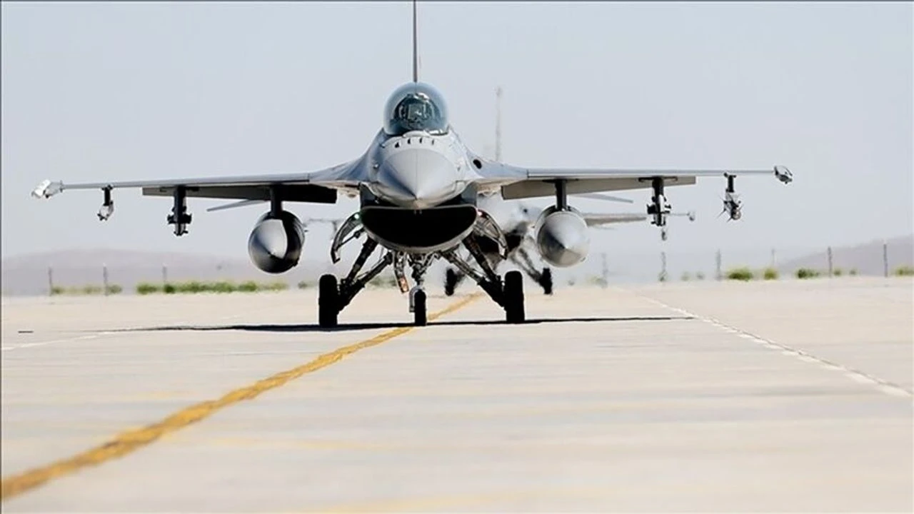 ABD'de F-16 savaş uçağı düştü