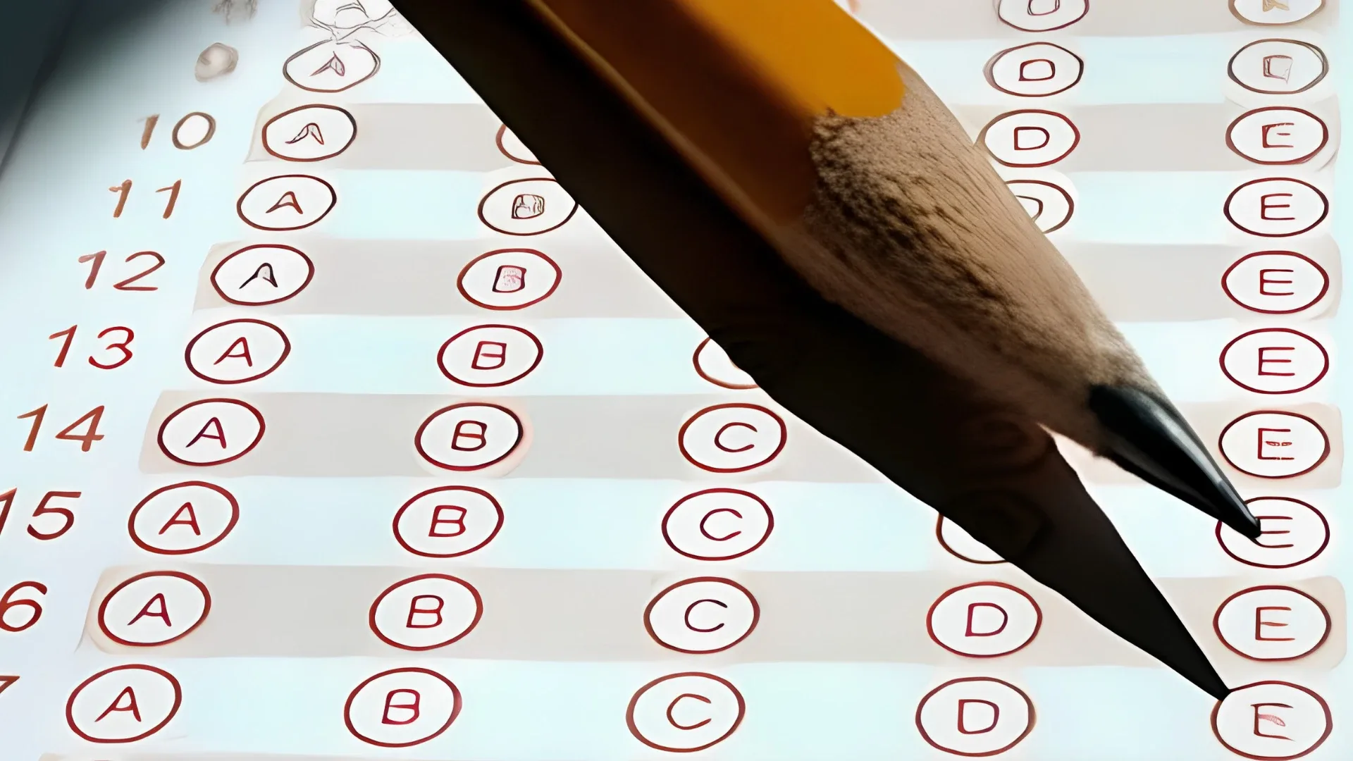 KPSS sonuçları erken açıklanır mı?ÖSYM tarafından bazı yıllarda KPSS sınavının sonuçlarının ilan edilen tarihten 1 veya 2 gün önce adayların erişimine açıldığı görülüyor. Ancak bu yıl KPSS Lisans sınavının sonuçlarının erken açıklanacağına dair herhangi bir açıklama yapılmadı. Bu kapsamda ÖSYM tarafından sonuçlar 7 Ekim 2026 tarihinde duyurulacak.
