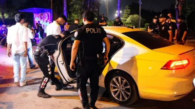 Adana'da 'Huzur ve Güven' denetimi; aranması olan 64 kişi yakalandı