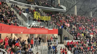 Af Örgütü, Avusturya-İsrail maçında 'Soykırıma son verin' pankartı açtı