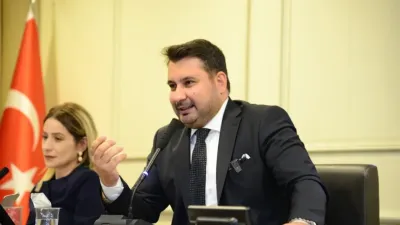 AK Parti'ye geçen başkandan Mansur Yavaş'a övgü: 'Kimseye ayrım yapmaz!'
