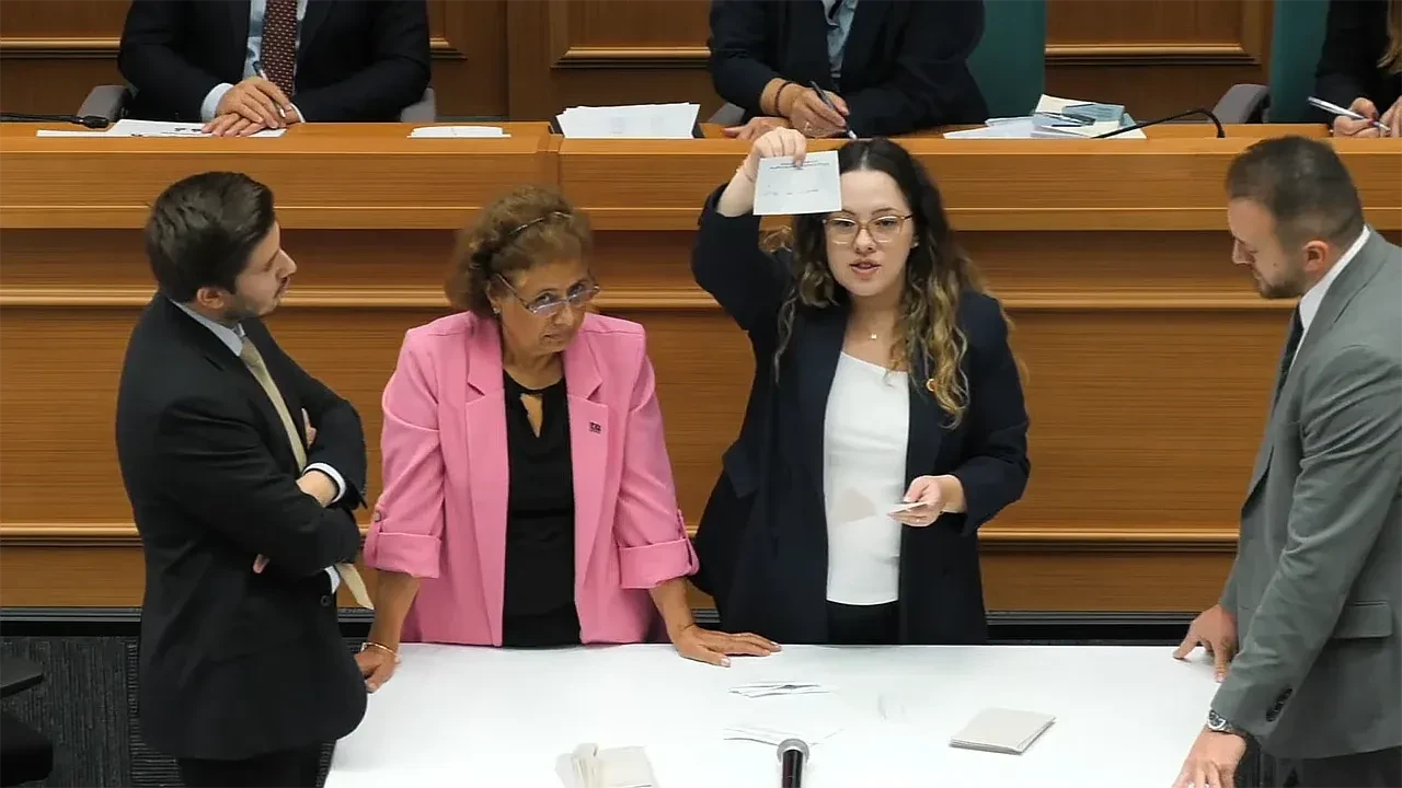 AK Parti'ye geçen CHP'li meclis üyesi 'tehdit' iddiasını yalanladı