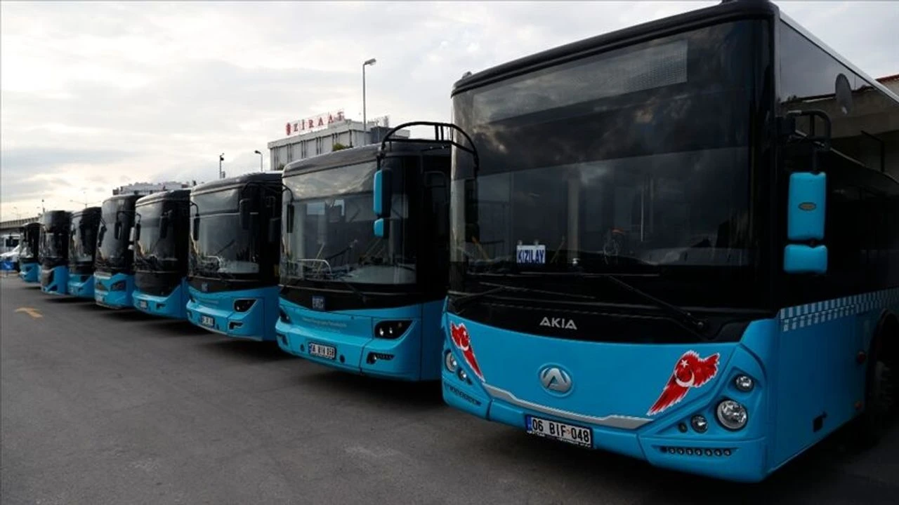 Akaryakıt zamların protesto eden özel halk otobüsleri kontak kapattı