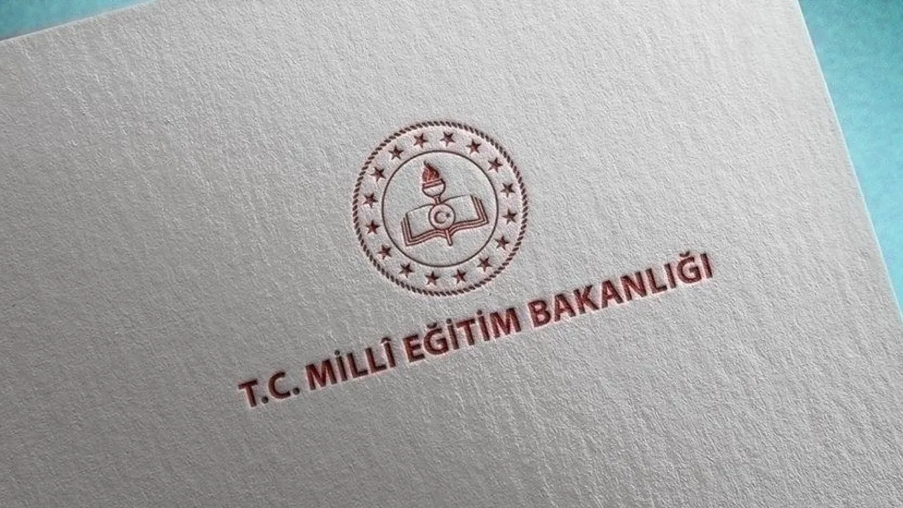Ortaöğretim Ara Sınıflarından Ayrılanlar İçin:T.C. kimlik numarasını gösteren belge,Son altı ay içinde çekilmiş 1 adet renkli vesikalık fotoğraf (4,5x6 cm),Tasdikname veya tasdikname kayıp belgesi ile ekinde okuduğu tüm sınıflara ait not döküm çizelgesinin (transkript) aslı.T.C. kimlik numarası bulunmayan adayların, ilk kayıt bedelinin ödendiğini belgeleyen banka dekontunun aslını ibraz etmesi zorunludur.