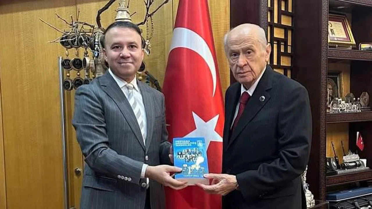 Bahçeli'nin danışmanından tribünlerdeki Öcalan sloganlarına tepki!