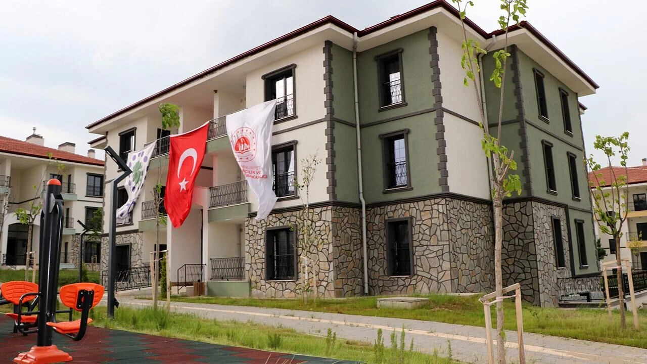 Bakan Kurum'dan kiraya verilecek TOKİ evlerine ilişkin paylaşım