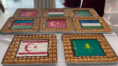'Baklavaki' ismine karşı harekete geçti: Dünyanın en büyük baklavasını yaptı