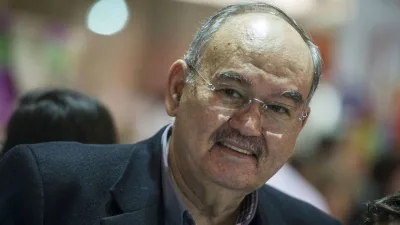Burhan Özfatura kimdir?