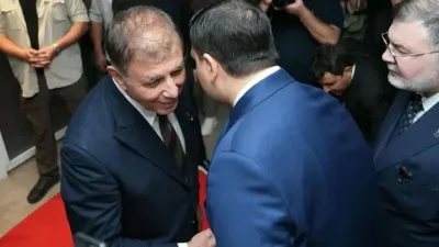 CHP’den istifa eden Cemil Tugay, AK Partili isimle birlikte sergi açılışında