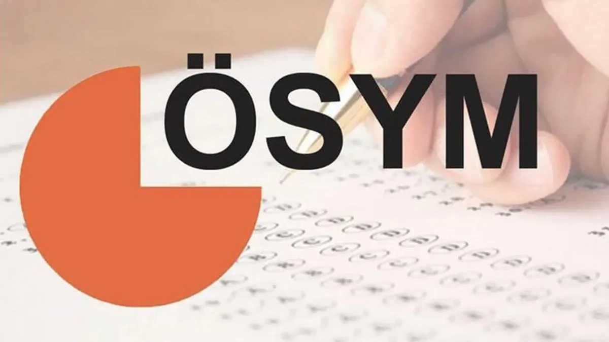 e-YDTS kaç dakika sürecek?e-YDTS'de adaylara dört farklı dil becerisine yönelik bölümler uygulanacak. Sınavın toplam süresi, bölümlerdeki uygulama süreleri nedeniyle yaklaşık 3 saat 15 dakika olacak.e-YDTS sınav bölümlerinin süreleri şöyle:Okuma: 60 dakikaDinleme: 30-35 dakikaKonuşma: 10-15 dakikaYazma: 85 dakikaBuna göre e-YDTS'de okuma bölümü 60 dakika, dinleme bölümü 30-35 dakika, konuşma bölümü 10-15 dakika ve yazma bölümü 85 dakika sürecek.