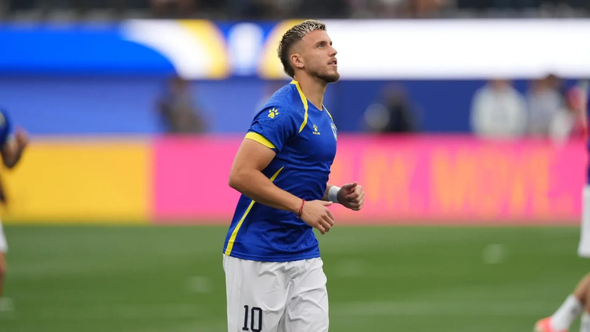 Sezona harika başladıBu sezon Alman ekibinde 5 maça çıkan Boşnak golcü, söz konusu maçlarda 4 gollük skor katkısı verdi.