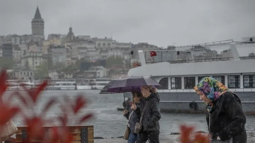 Ankara’da öğleden sonra yağış bekleniyorİç Anadolu’da parçalı bulutlu hava hakim olacak. Ankara, Kırıkkale ve Çankırı çevrelerinde öğle saatlerinden sonra yerel sağanak görülebilecek. Ankara’da sıcaklığın 23, Eskişehir’de 26, Konya’da 24 ve Nevşehir’de 22 derece olması bekleniyor.