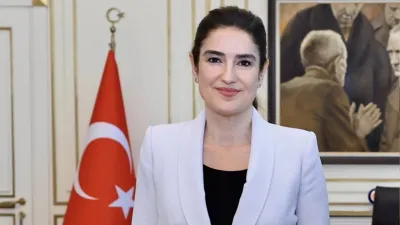 Ece Güner, İmamoğlu’nun danışmanlığı görevinden istifa etti, siyaseti bıraktı!
