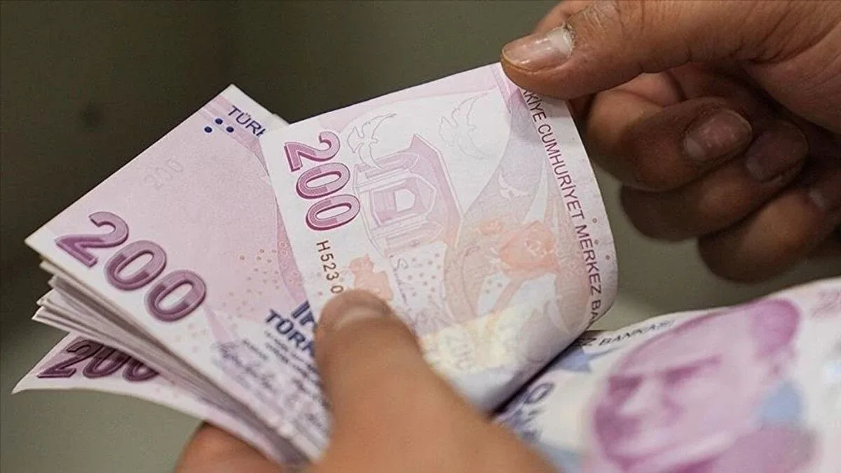 Yıl sonu belli olacakSöz konusu rakamların kesinleşmiş maaşlar olmadığının altını çizen Bayram, yıl sonuna kadar açıklanacak enflasyon verilerinin nihai artışı belirleyeceğini kaydetti.