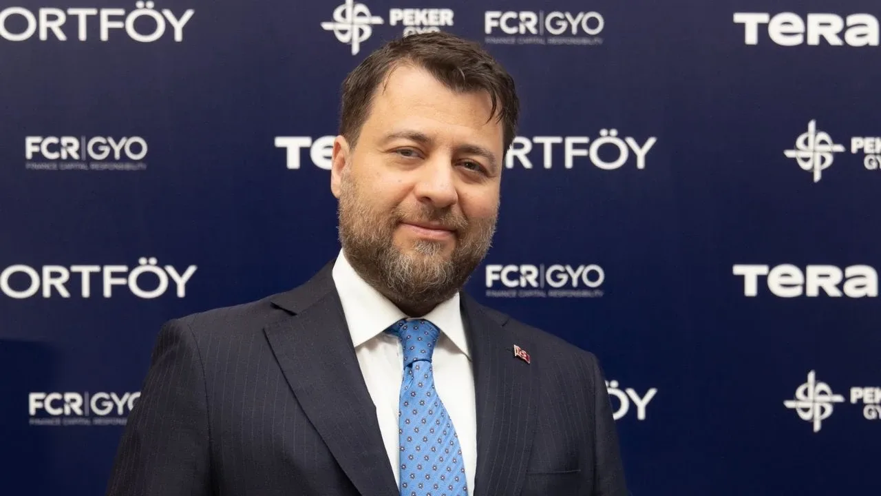 Sektörde uzun yıllar üst düzey yöneticilik tecrübesi edinen Tezmen, 2005 yılında Tera Yatırım Menkul Değerler'in kuruluşunda aktif rol oynayarak grubun temellerini attı. Takip eden yıllarda faktoringden portföy yönetimine, finansal teknolojilerden yatırım bankacılığına kadar uzanan geniş bir finansal ekosistemin büyümesine liderlik etti. Tezmen bugün itibarıyla Tera Yatırım Menkul Değerler, Tera Portföy Yönetimi, Tera Finans Faktoring ve Tera Yatırım Bankası'nın yanı sıra çatı kuruluşlar olan Tera Yatırım Holding ve Tera Yatırım Teknoloji Holding bünyesinde Yönetim Kurulu Başkanı olarak çalışmalarını sürdürüyor.