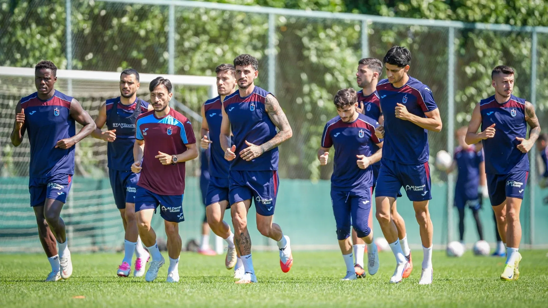 Thomas Reis ilk maçına çıkıyorEv sahibi Trabzonspor, Fatih Tekke'nin ardından yeni teknik direktörü Thomas Reis'i takımın başına getirdi. Thomas Reis, ilk maçına Galatasaray derbisi ile çıkacak.