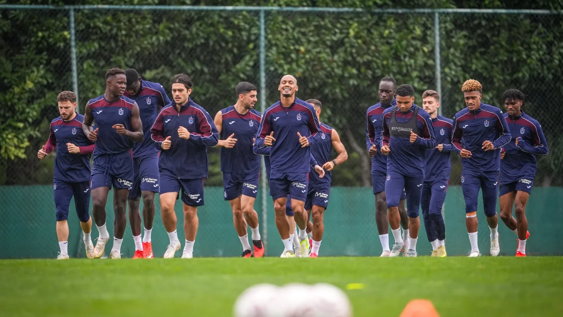 Trabzonspor'da eksiklerTrabzonspor'un Galatasaray maçı öncesinde sakatlıkları bulunan yıldızları arasında, Batagov, Folcarelli, Okay Yokuşlu, Bouchouari, Malinovskyi, Onuachu yer aldı.