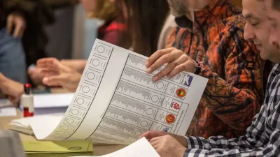 Ev kadınları seçmenin yüzde 28'ini oluşturuyor: Hangi partiye oy verecekler?