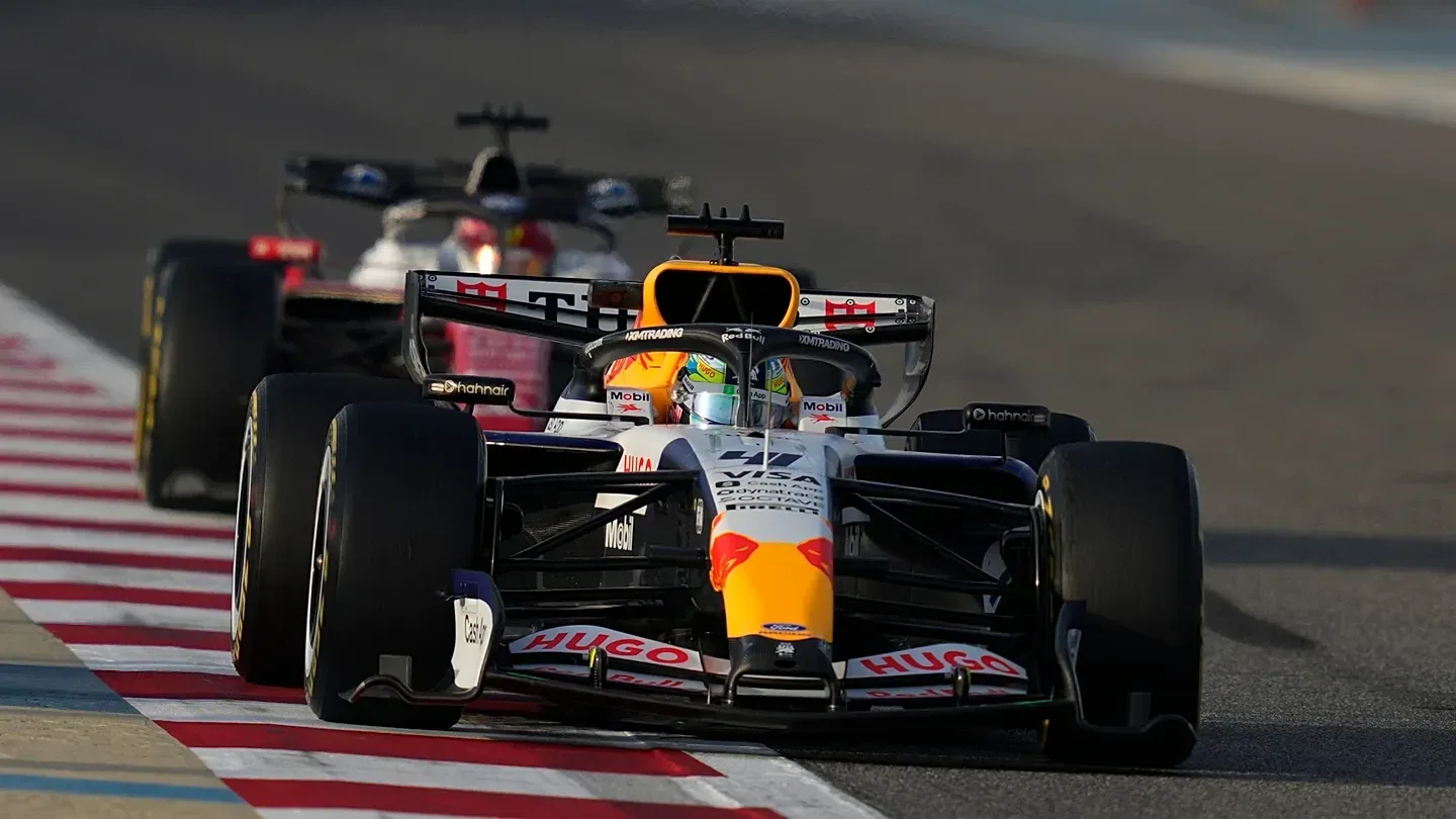 F1 resmi platformunda ücretlendirmeler Türk Lirası cinsinden gösterilse dahi tüm tahsilatlar ABD Doları (USD) kuru üzerinden gerçekleştiriliyor. Bu nedenle bankaların anlık döviz çevrim kurları ile ilave komisyon/işlem ücretleri ekstreye yansıyabiliyor.