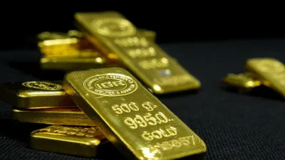 Altın fiyatları Fed ve dolar baskısıyla sert düştü