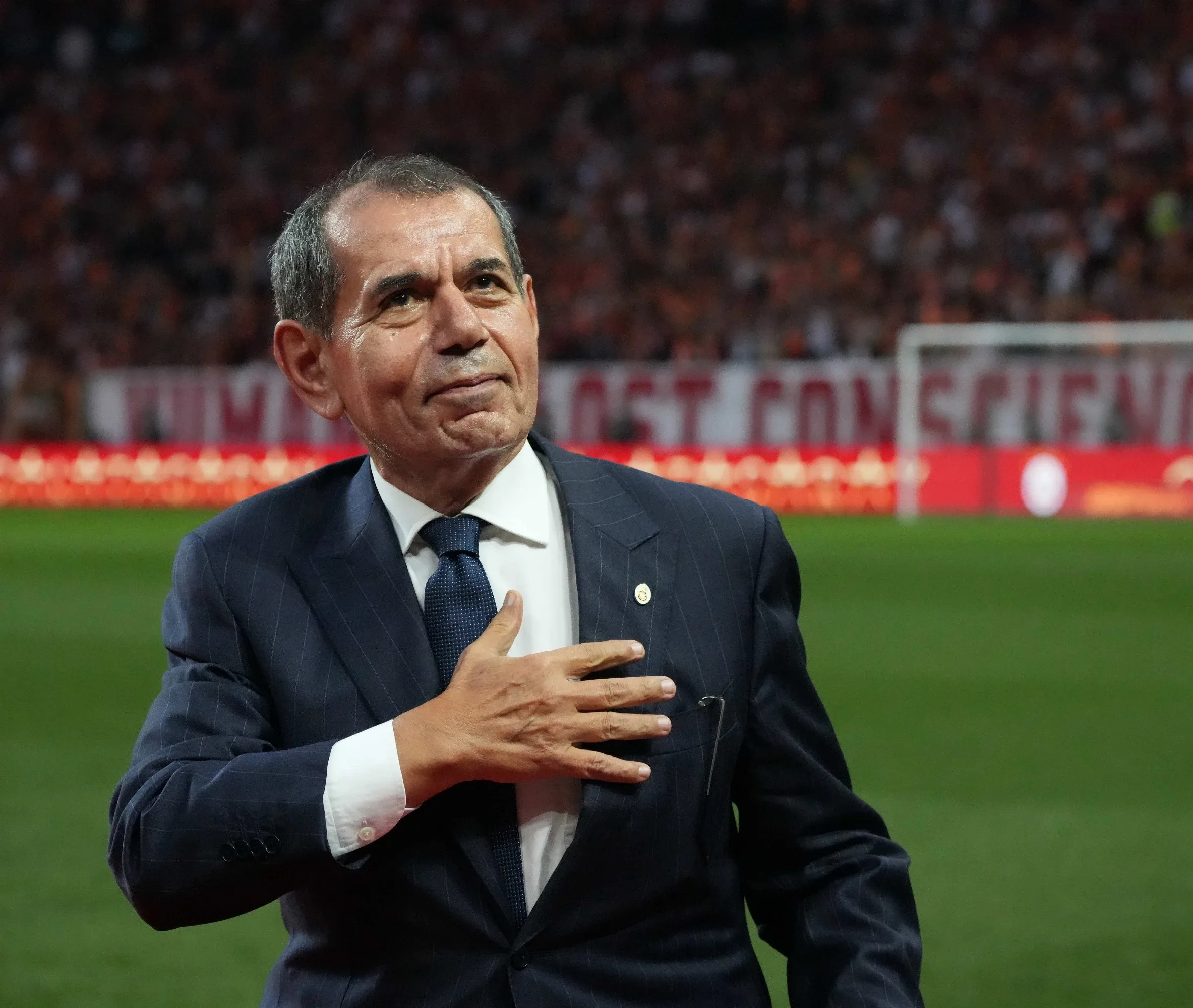 Son olarak kadroya katılan yeni isimlerin sahadaki görüntüsünden duyduğu memnuniyeti dile getiren Galatasaray Başkanı, 