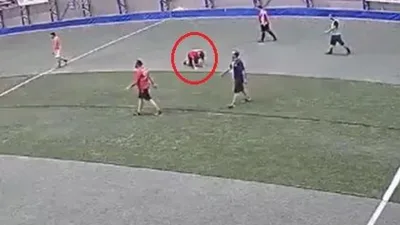 Halı sahada kalp krizi geçiren sağlık çalışanı kurtarılamadı