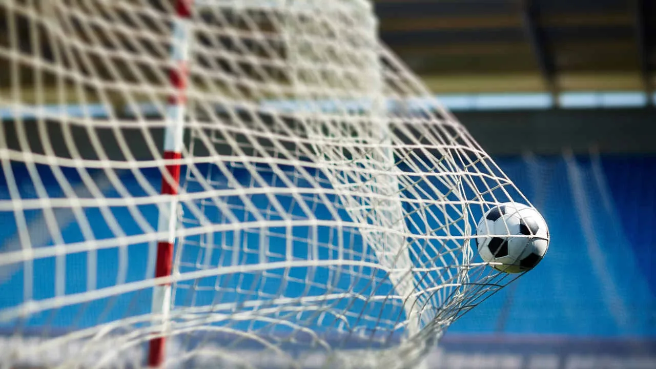 Bugün hangi maçlar var?Fenerbahçe - Eyüpspor: 17:00 | beIN Sports 1Amedspor - Beşiktaş: 20:00 | beIN Sports 1Atletico Madrid - Real Madrid: 17:15 | S Sport, S Sport Plus, Medeniyet TVMarsilya - PSG: 21:45 | beIN Sports 3Porto - Benfica: 22:30 | beIN Sports 4Celtic - Glasgow Rangers: 14:00 | S Sport Plus