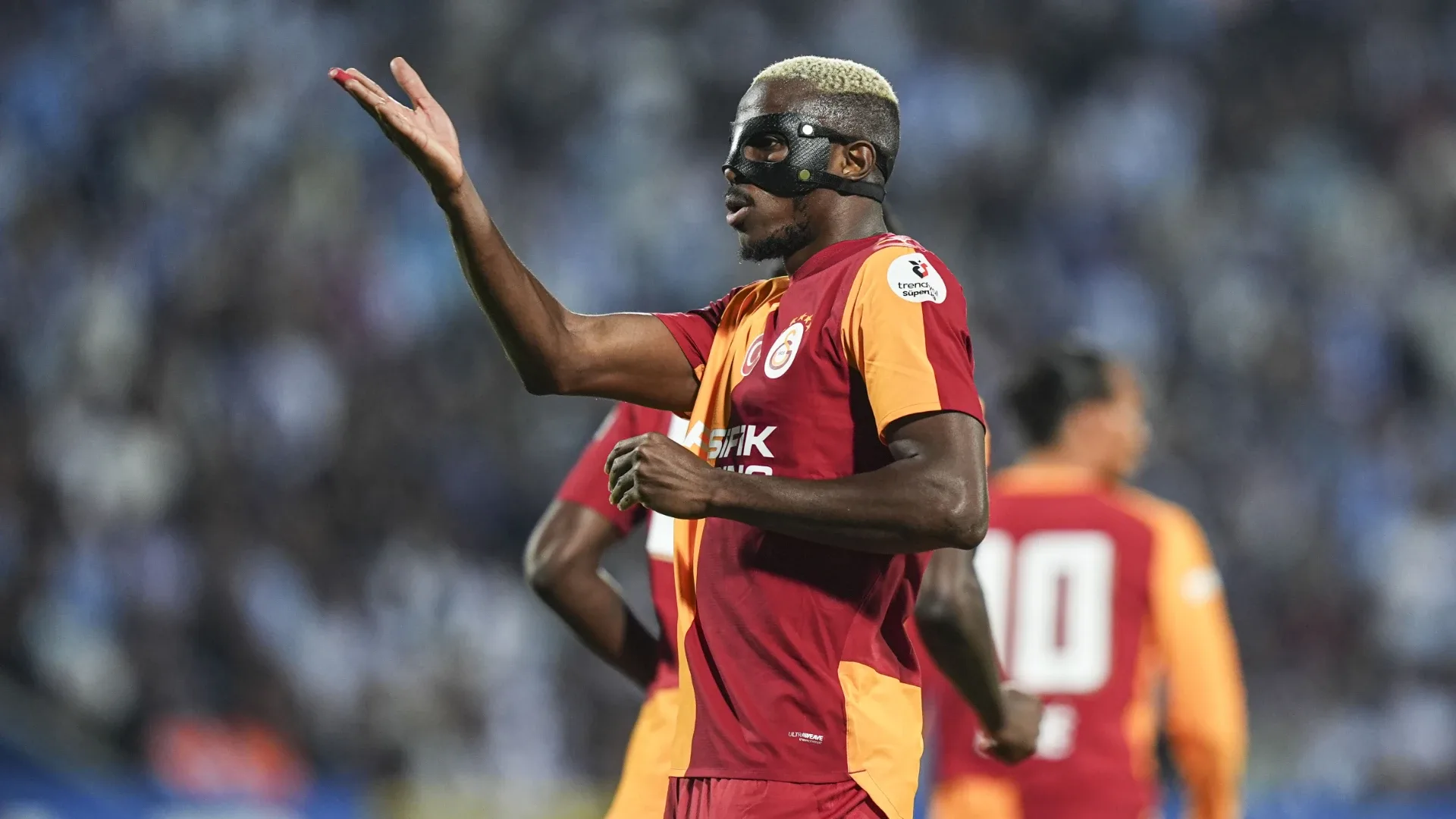 Osimhen forma giyemeyecekGalatasaray'da en büyük eksiklik ise Victor Osimhen olacak. Nijeryalı yıldızın bu maçta riske edilmeyeceği aktarılıyor. Osimhen yerine Deniz Gül'ün sahada olması bekleniyor.