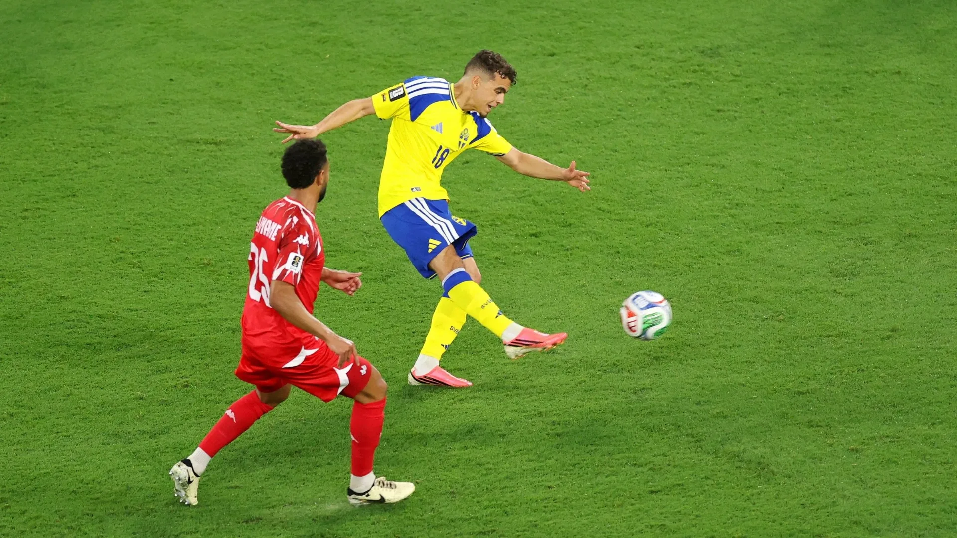 Yönetimin, ocak ayında açılacak olan transfer penceresinde yetenekli futbolcuyu kadroya katmak adına resmi temaslara başlamayı planladığı ifade edildi.