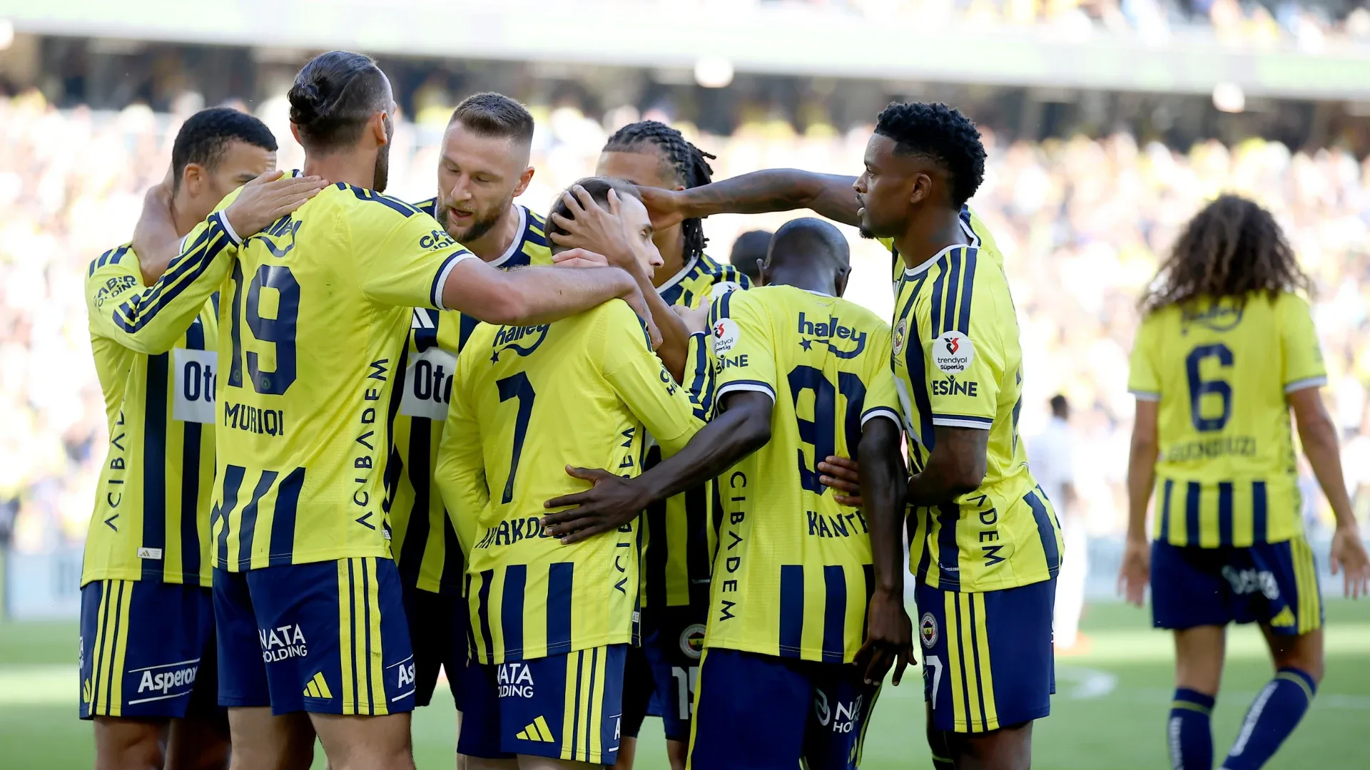 Fenerbahçe moral bulduFenerbahçe, bugün alınan 8-0'lık Eyüpspor galibiyetiyle birlikte 10 puanla 6. sıraya kadar yükseldi.