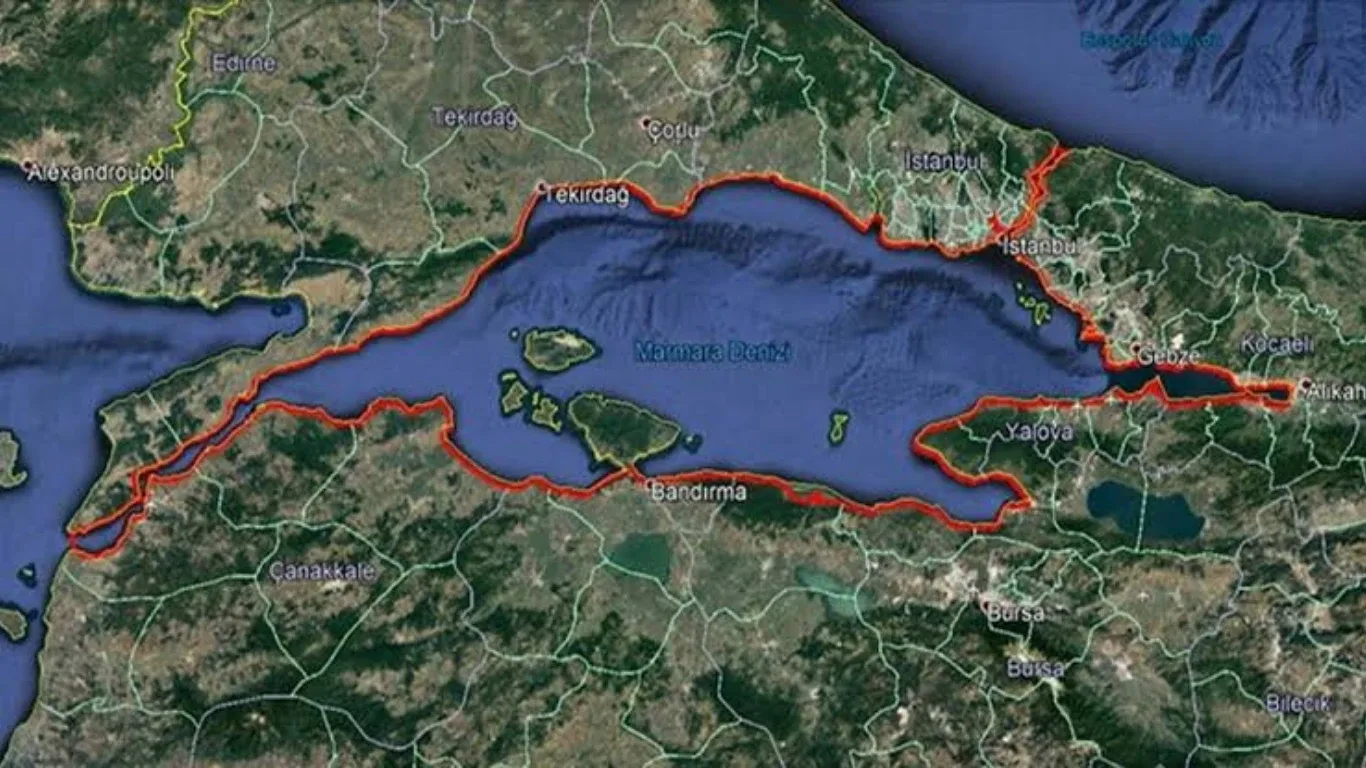 “Karmaşık bir sistem”Bektaş, Çınarcık-Adalar bölgesinin yalnızca tamamen kilitli tek bir fay parçası olarak değil, fay hareketine karşı farklı direnç gösteren çukur ve sırtlardan oluşan heterojen ve parçalı bir sistem şeklinde değerlendirilmesi gerektiğini belirtti.