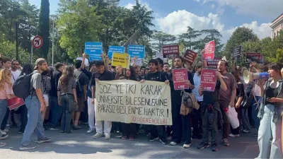 İstanbul Üniversitesi'nde öğrencilerden yemekhane zammına protesto