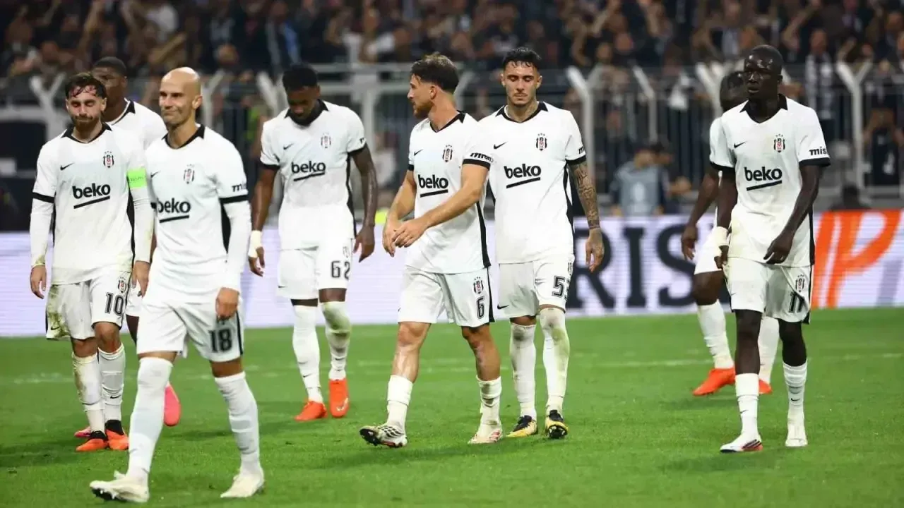 Beşiktaş zirve yarışında kritik virajdaBeşiktaş, Amed SK deplasmanında kazanarak ligdeki çıkışını sürdürmek istiyor. Siyah-beyazlı ekip, son haftalarda aldığı galibiyetlerle üst sıralardaki iddiasını güçlendirdi. Beşiktaş'ın Amed SK karşısında alacağı sonuç, haftanın zirve yarışında da önemli bir etkiye sahip olacak. Siyah-beyazlılar, liderlik hesabıyla çıktığı Diyarbakır deplasmanından 3 puanla ayrılmayı hedefliyor.