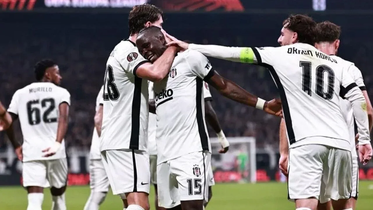Beşiktaş'tan üst üste galibiyetlerSiyah-beyazlı takım, Süper Lig ve UEFA Avrupa Ligi'nde oynadığı son karşılaşmalarda galibiyet serisi yakaladı. Beşiktaş; Süper Lig'de Çorum FK, Fenerbahçe ve Erzurumspor FK karşısında kazanırken Avrupa Ligi'nde ise Olimpik Marsilya'yı mağlup etti. Siyah-beyazlılar, Amed SK karşısında da kazanarak serisini sürdürmeyi amaçlıyor.
