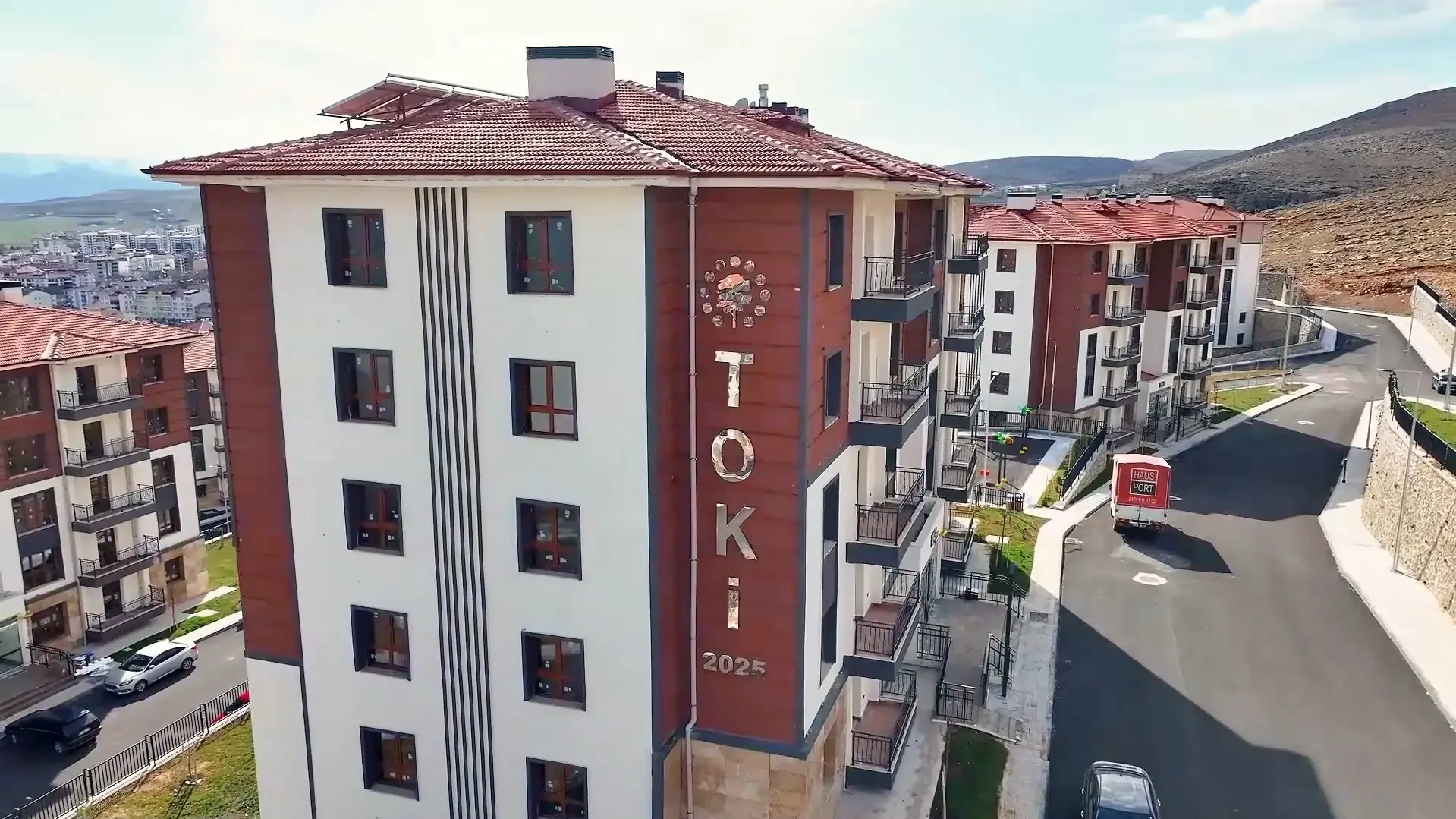 Kalan taksit sayısı 12 aydan az olanlar yararlanamayacakTOKİ indirim kampanyasında her hak sahibi için indirim uygulanmayacak. Kalan taksit sayısı 12 aydan daha az olan hak sahipleri kampanyadan yararlanamayacak.Bu nedenle TOKİ'ye devam eden borcu bulunan vatandaşların kampanya tarihleri içerisinde kendi ödeme durumlarını ve kalan taksit sayılarını kontrol etmeleri önem taşıyor.