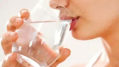 Kana kana su içmenin yarardan çok zararı olduğu ortaya çıktı