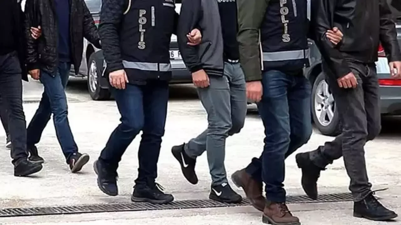 Kaşif Kozinoğlu, Odatv davası kapsamında tutuklu bulunduğu Silivri Cezaevi'nde 12 Kasım 2011'de rahatsızlandı ve hayatını kaybetti. Ölümünün ardından yürütülen ilk soruşturma kapsamında Yıldırım'ın da aralarında bulunduğu koğuş arkadaşlarının ifadelerine başvurulduğu daha önce kamuoyuna yansımıştı.