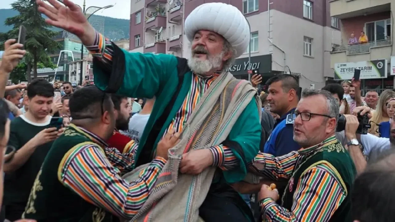 Kayyum esprisi yapan ünlü oyuncu ifadeye çağırıldı