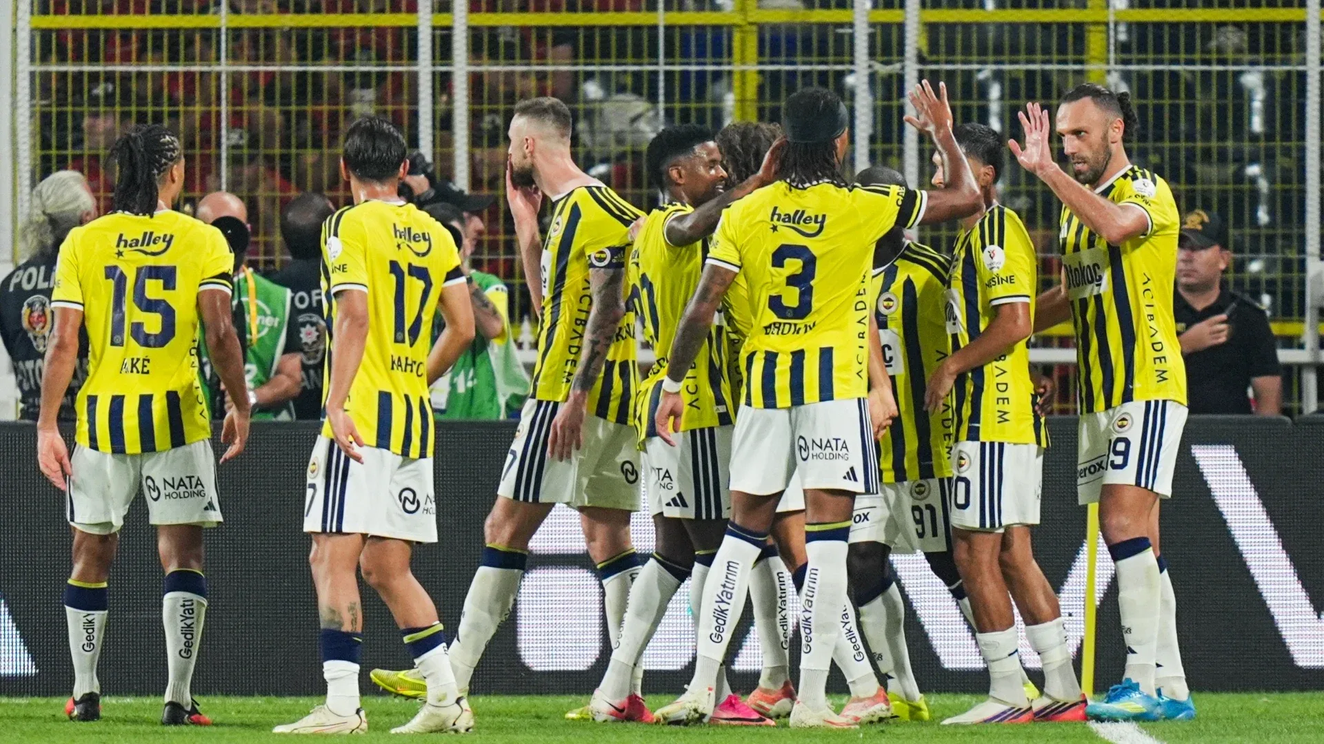 2 - FenerbahçeSüper Lig 6. hafta puan durumu: 10Sezon sonu puan durumu: 75