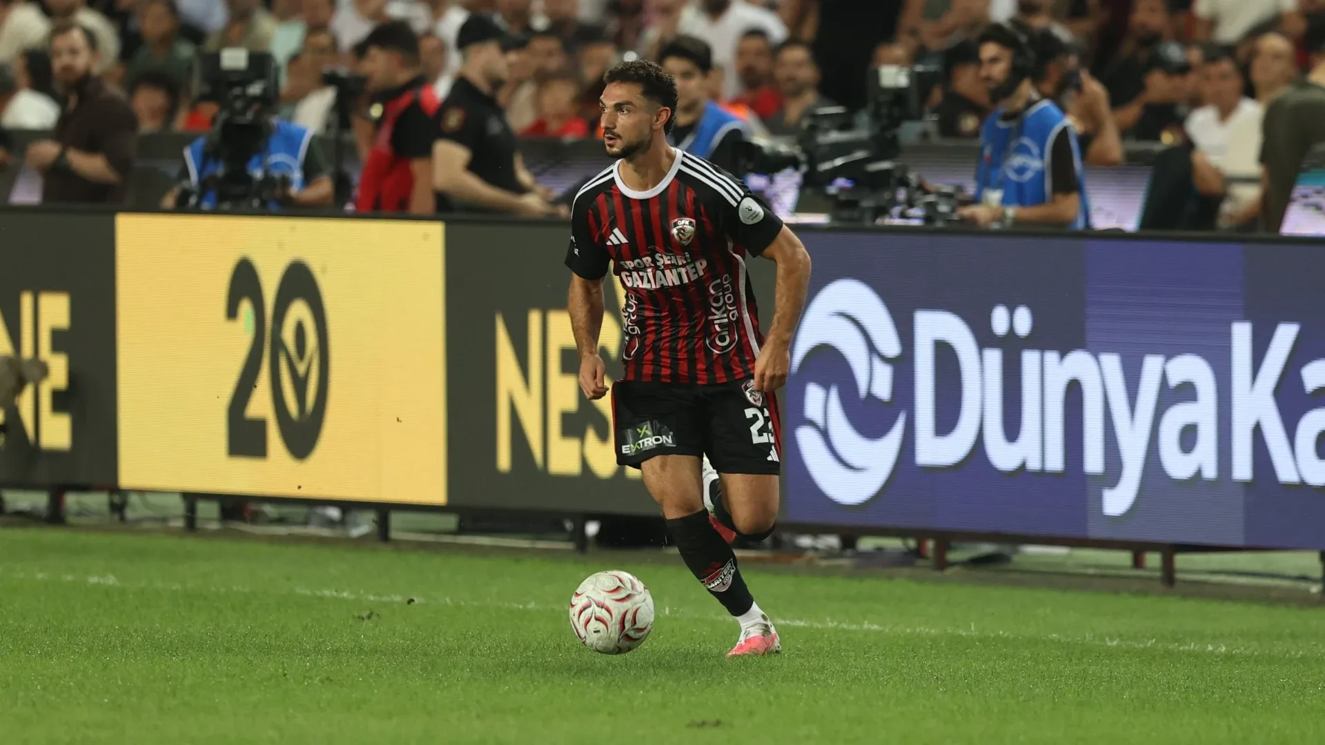 16 - Gaziantep FKSüper Lig 6. hafta puan durumu: 8Sezon sonu puan durumu: 35