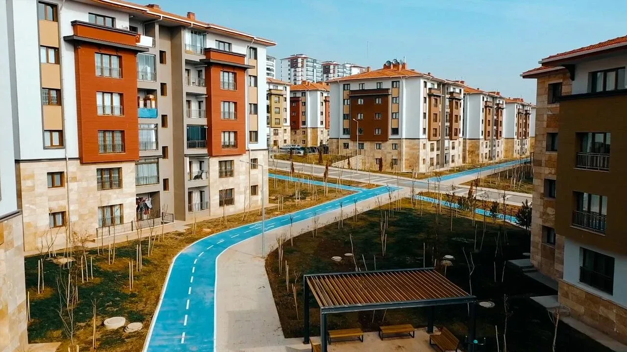 TOKİ kiralık konut başvurusu nasıl yapılır?TOKİ kiralık konut başvuruları e-Devlet üzerinden yapılacak. Başvuru için vatandaşların e-Devlet'e giriş yaptıktan sonra