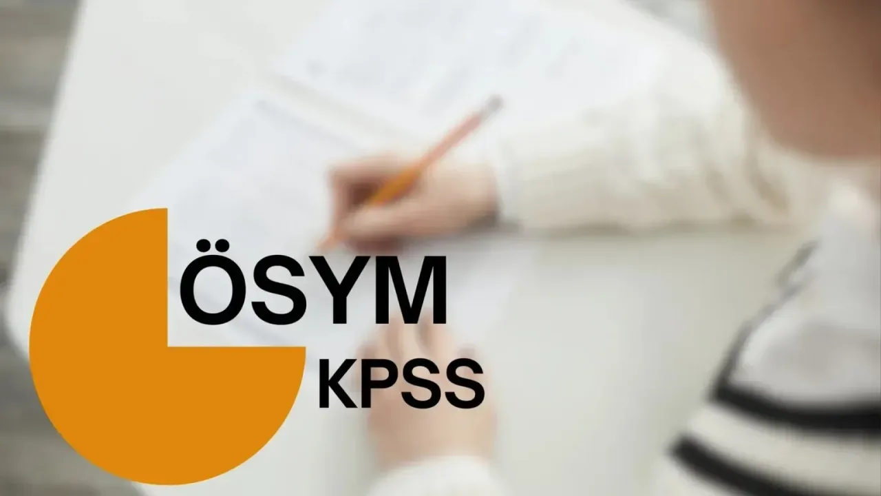 KPSS sınav giriş belgesi nasıl alınır? (ais.osym.gov.tr)Adaylar, sınav giriş belgelerine ÖSYM'nin resmi internet sitesi üzerinden kolayca erişim sağlayabilecek:ÖSYM Aday İşlemleri Sistemi'ne (ais.osym.gov.tr) giriş yapın.T.C. Kimlik Numarası ve ÖSYM Aday Şifresi (veya e-Devlet kapısı) ile oturum açın.Açılan ekranda