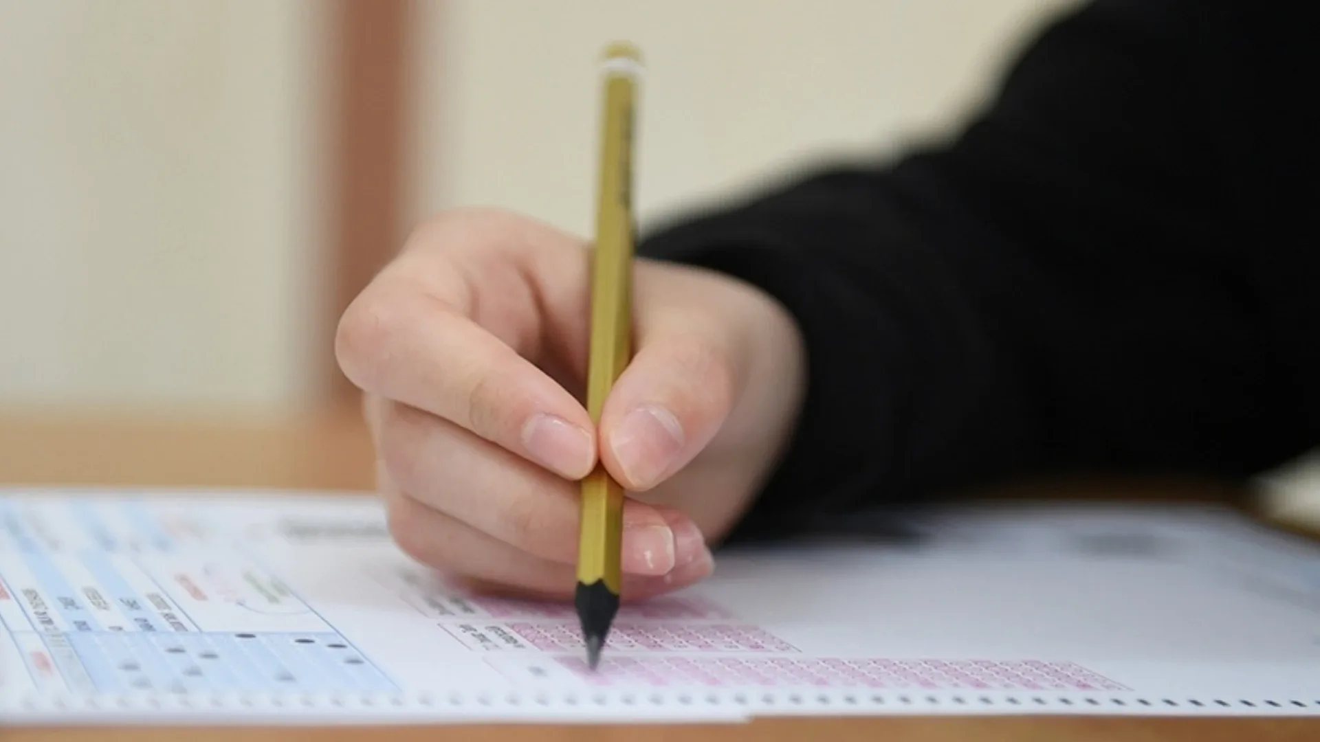 KPSS Ortaöğretim geç başvuruları ne zaman, saat kaçta bitecek?ÖSYM tarafından yayımlanan kılavuzda yer alan bilgilere göre KPSS Ortaöğretim geç başvuruları 15 Eylül 2026 Salı günü saat 10.00'da başlayacak. Başvuru süreçleri 16 Eylül 2026 Çarşamba günü saat 23.59'a kadar devam edecek. Adayların aynı tarihler içerisinde başvuru ücretlerini de ödemiş olması gerekiyor.